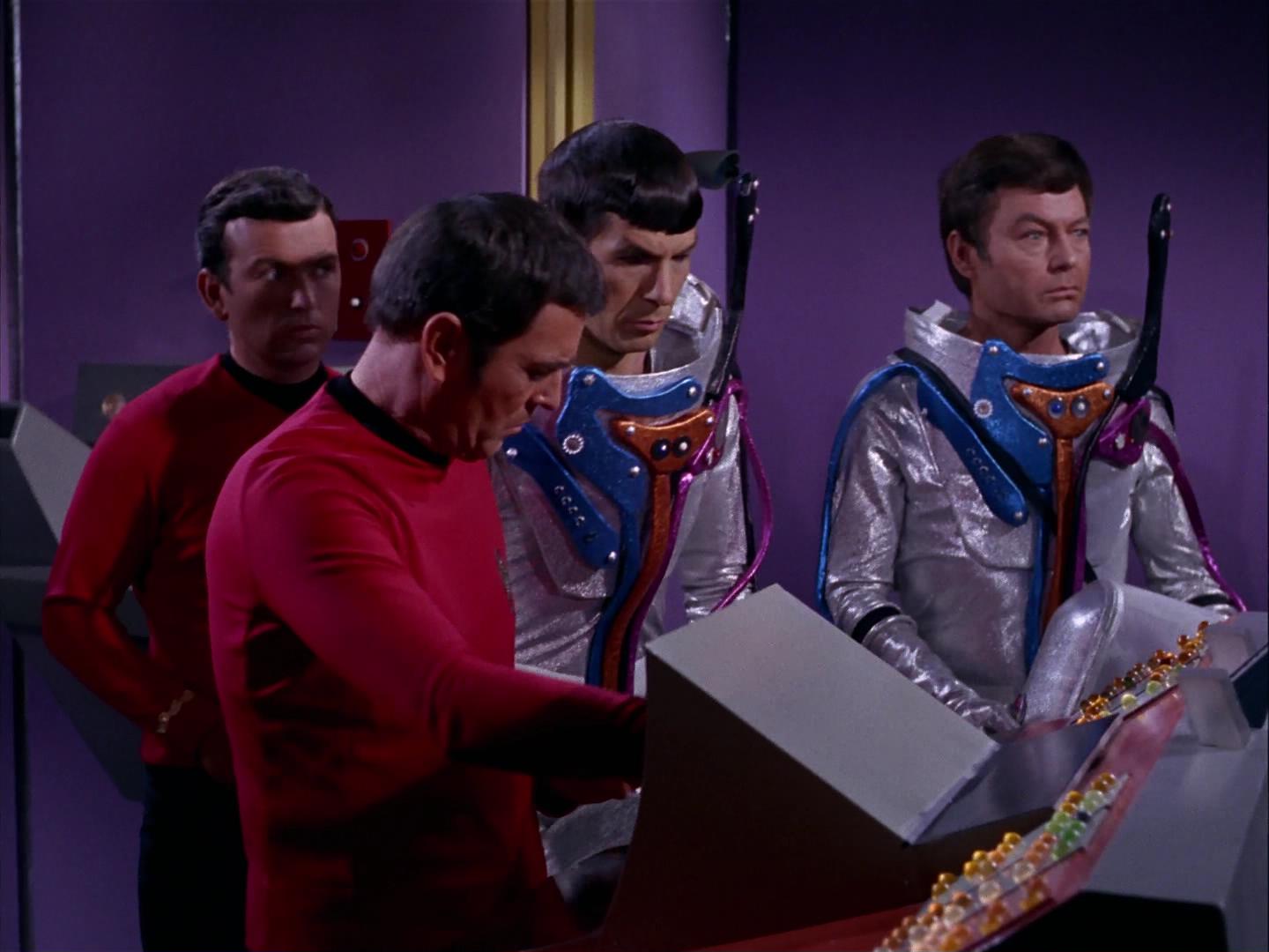 ariane179254_StarTrek_3x09_TheTholianWeb_0852.jpg