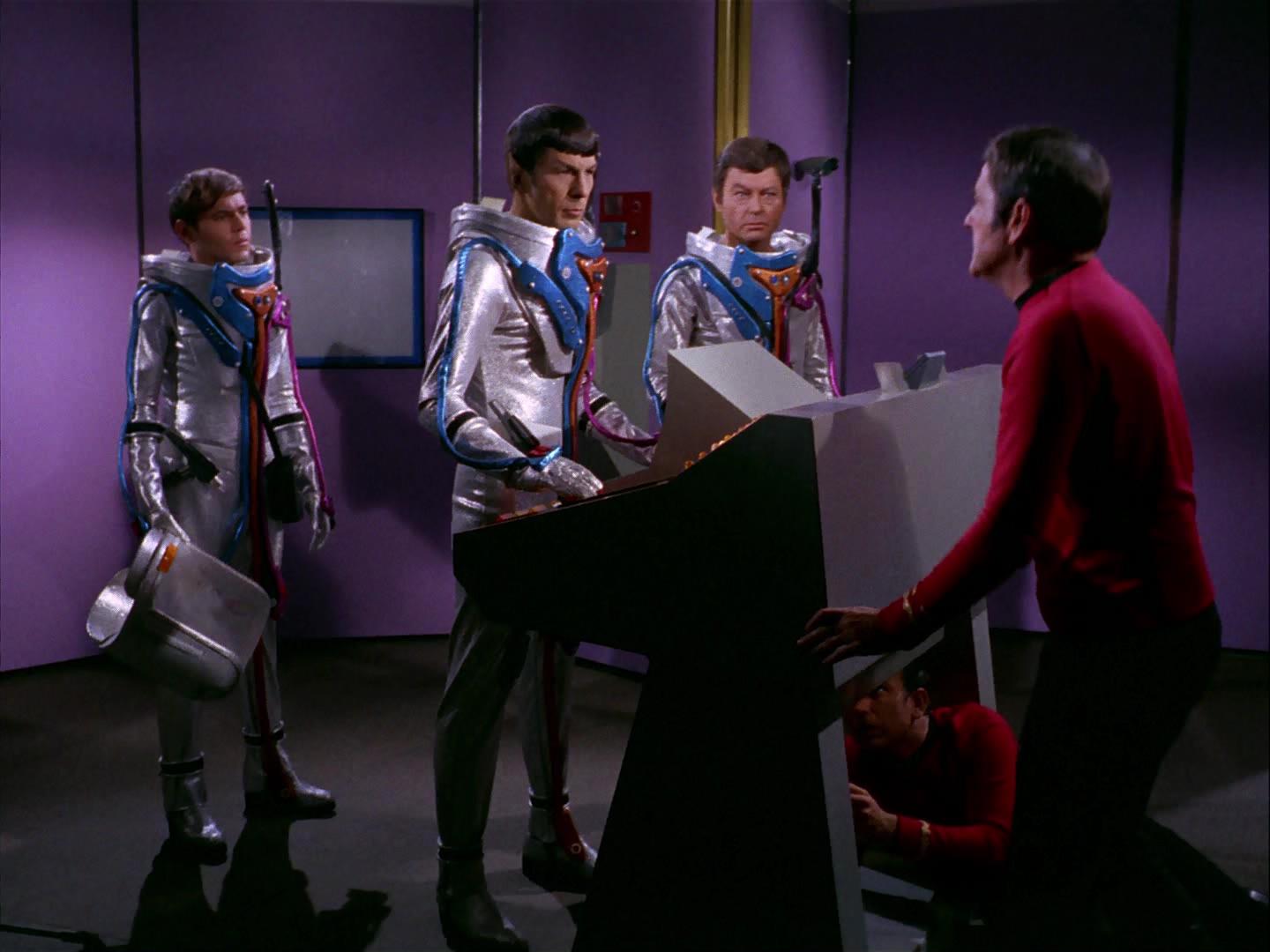 ariane179254_StarTrek_3x09_TheTholianWeb_0874.jpg