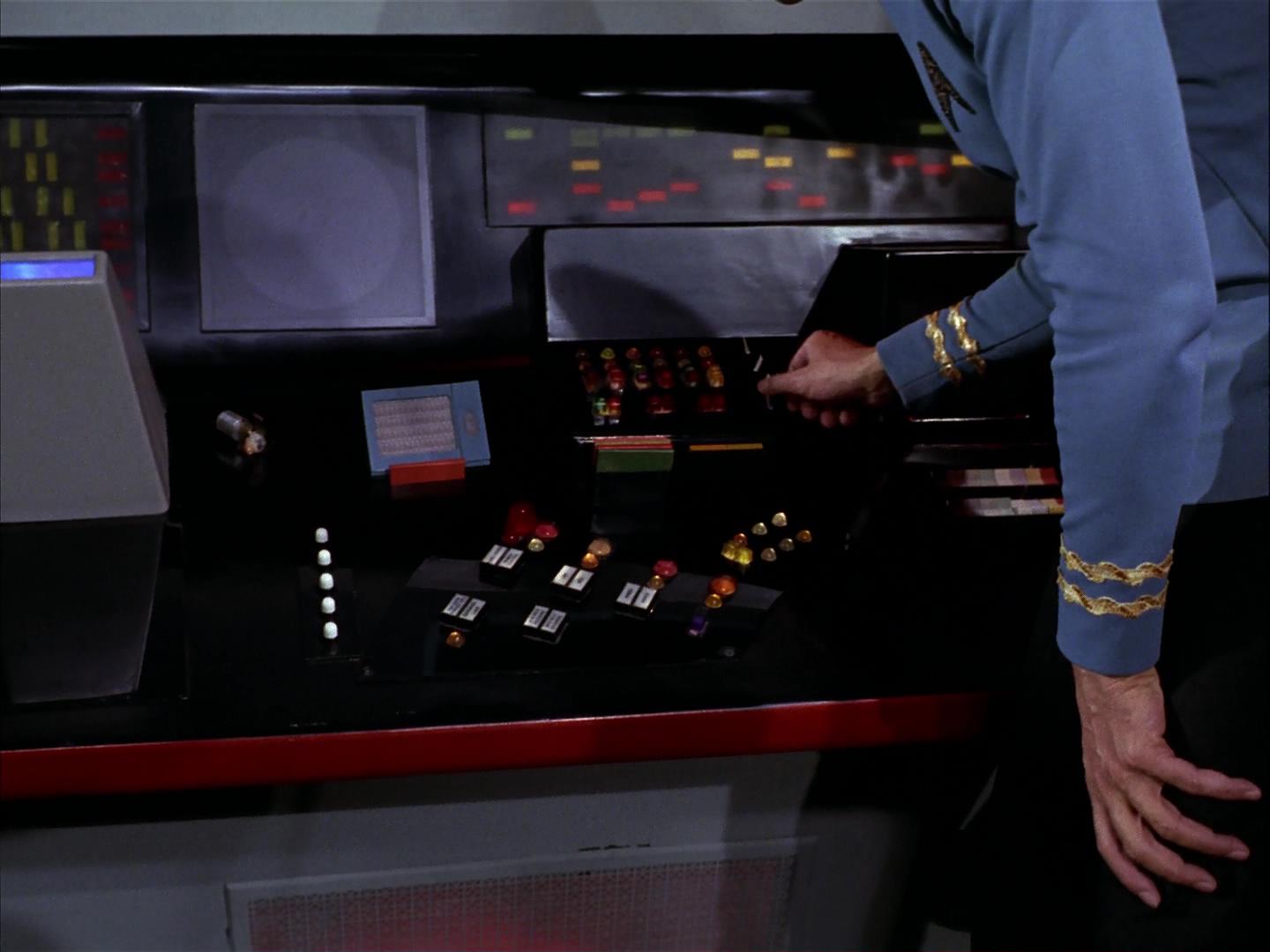 ariane179254_StarTrek_3x09_TheTholianWeb_0901.jpg