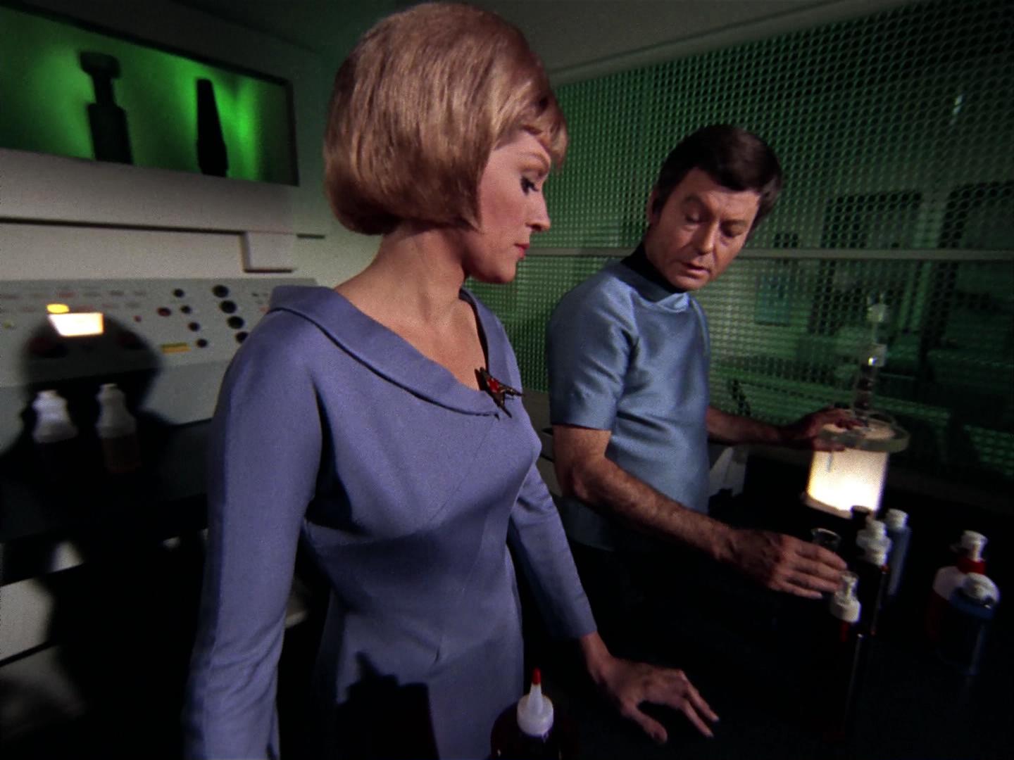 ariane179254_StarTrek_3x09_TheTholianWeb_1293.jpg