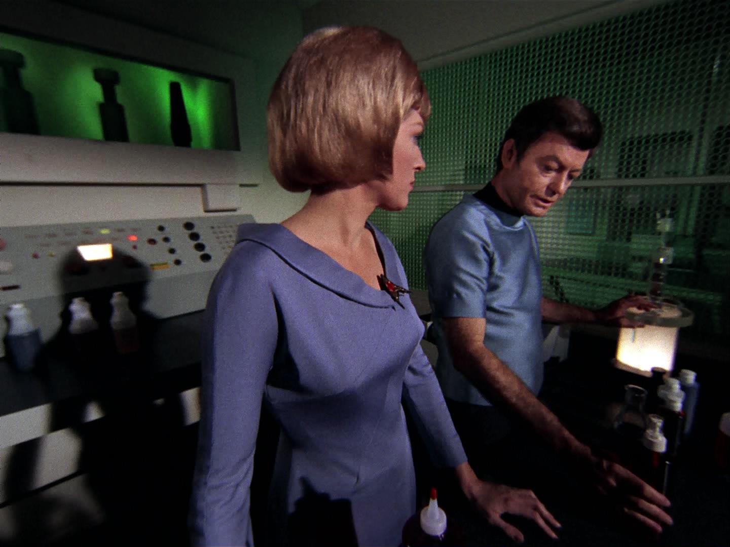 ariane179254_StarTrek_3x09_TheTholianWeb_1294.jpg