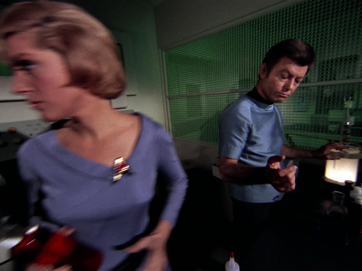 ariane179254_StarTrek_3x09_TheTholianWeb_1299.jpg