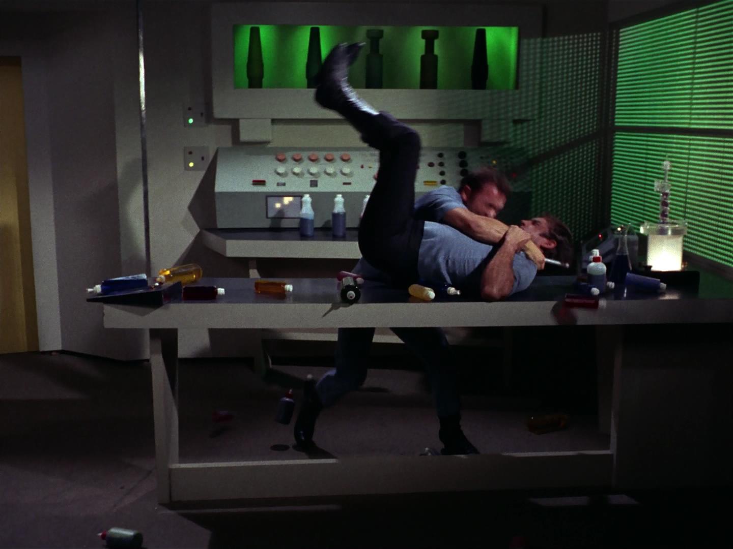 ariane179254_StarTrek_3x09_TheTholianWeb_1327.jpg