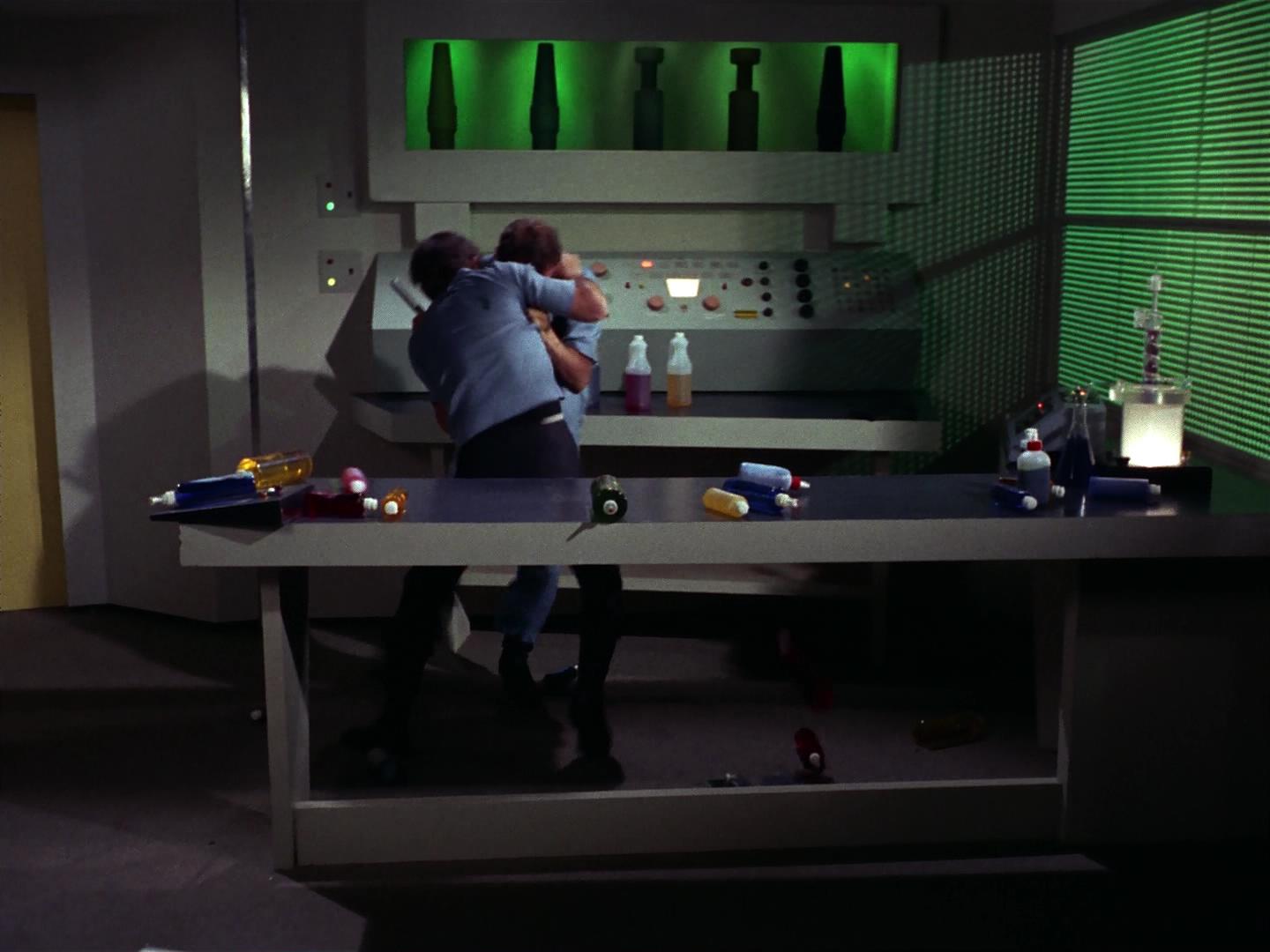 ariane179254_StarTrek_3x09_TheTholianWeb_1328.jpg