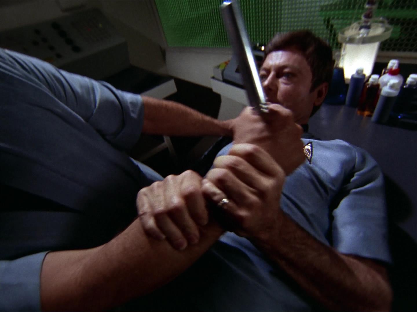 ariane179254_StarTrek_3x09_TheTholianWeb_1334.jpg