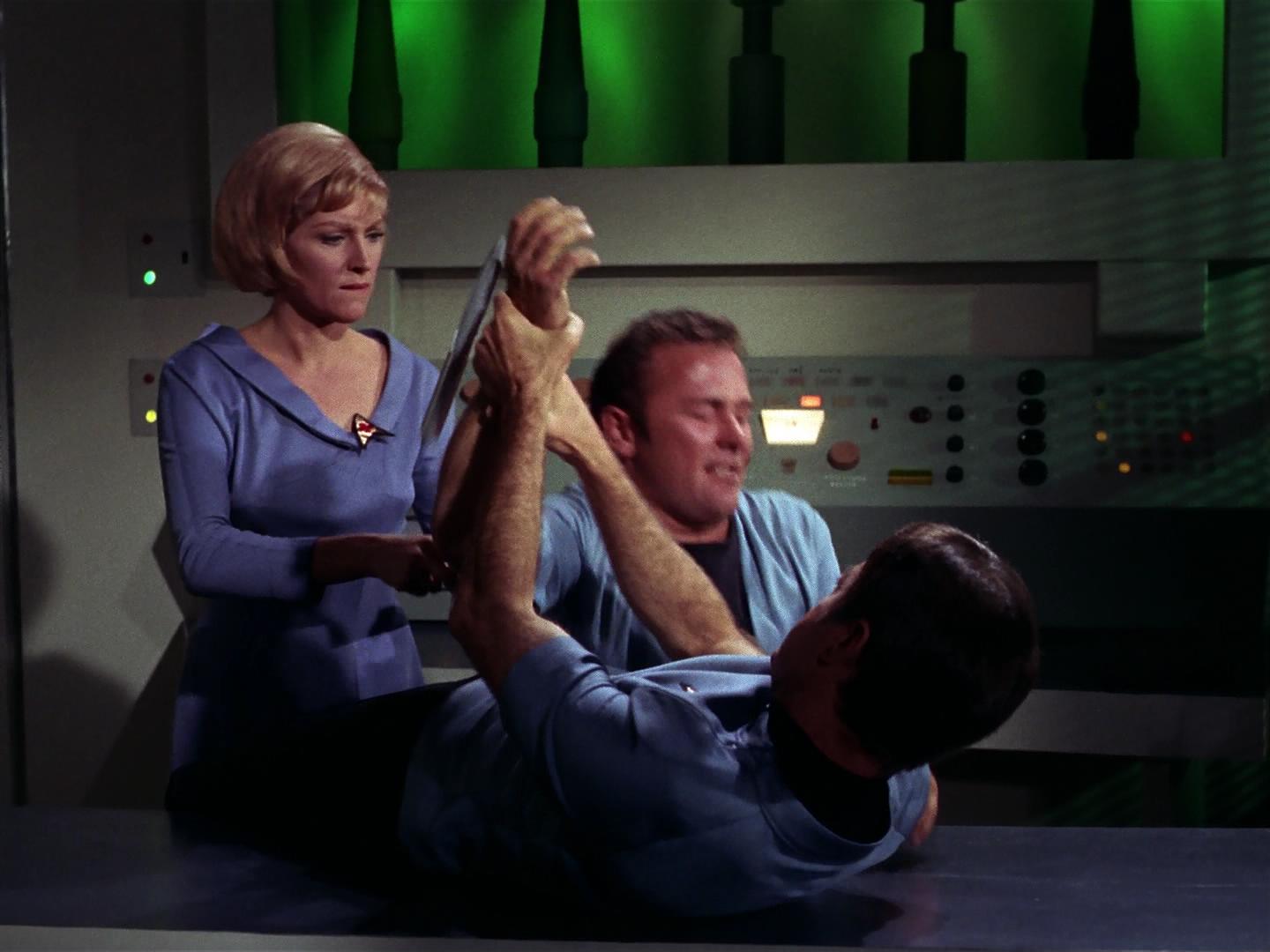 ariane179254_StarTrek_3x09_TheTholianWeb_1345.jpg
