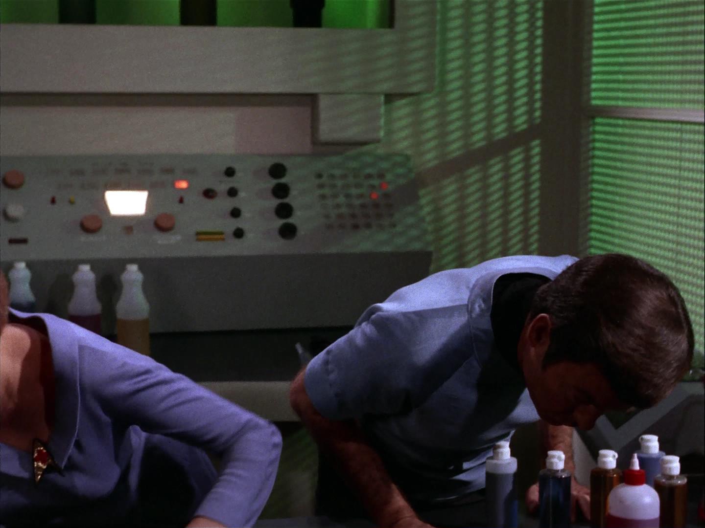 ariane179254_StarTrek_3x09_TheTholianWeb_1490.jpg