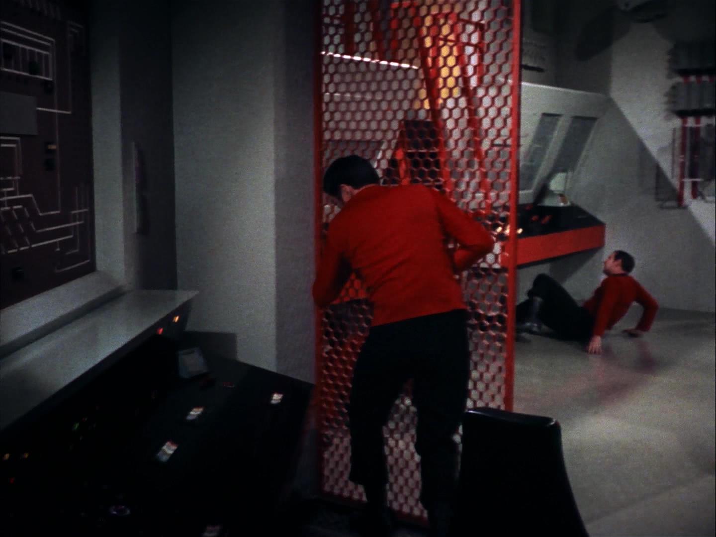 ariane179254_StarTrek_3x09_TheTholianWeb_1520.jpg