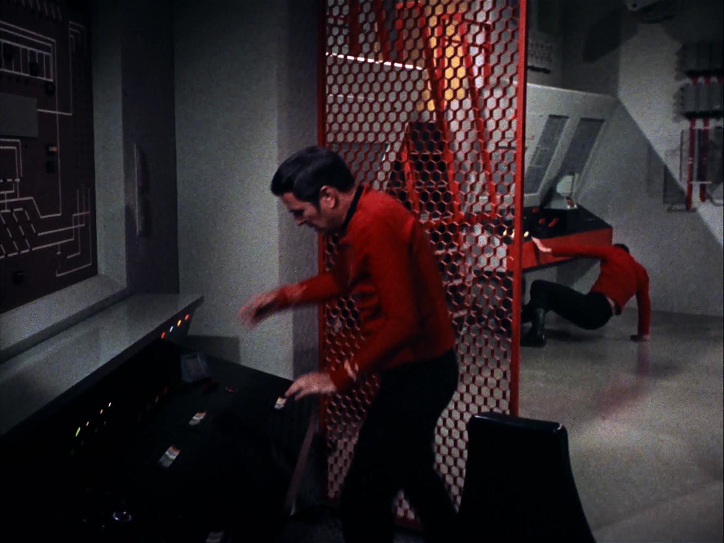 ariane179254_StarTrek_3x09_TheTholianWeb_1521.jpg