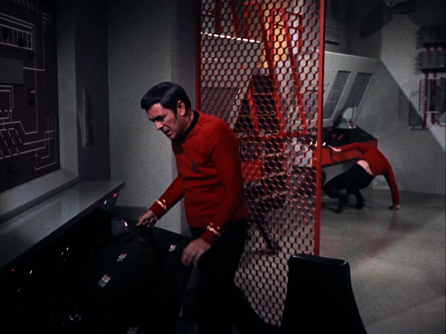 ariane179254_StarTrek_3x09_TheTholianWeb_1522.jpg