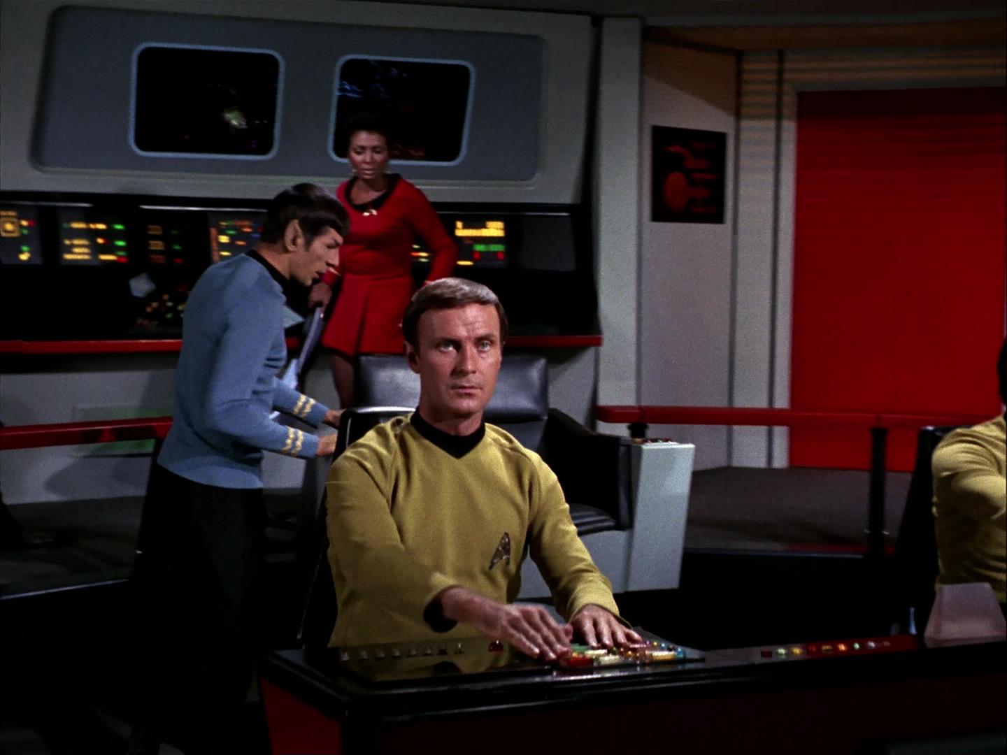 ariane179254_StarTrek_3x09_TheTholianWeb_1526.jpg