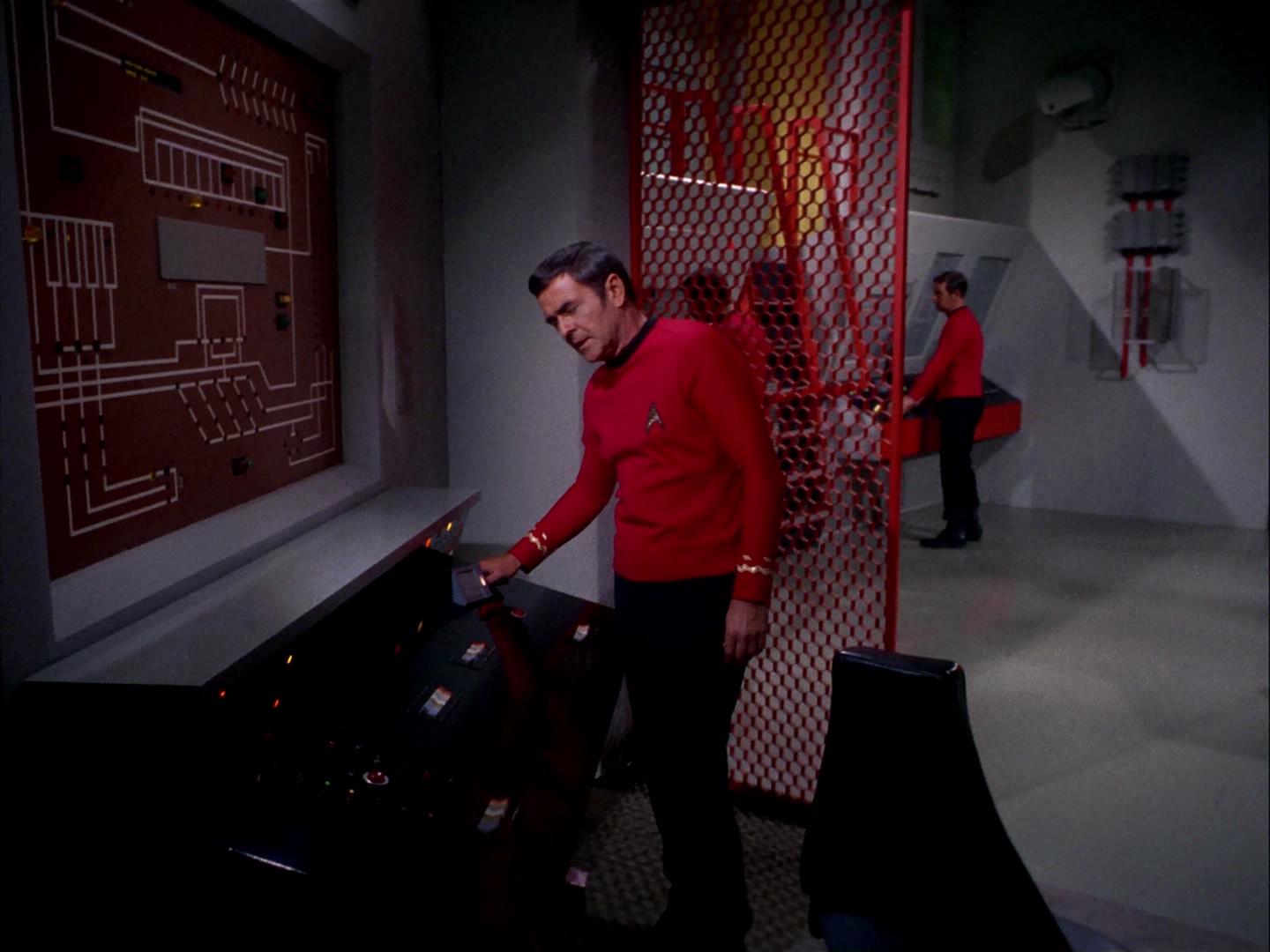 ariane179254_StarTrek_3x09_TheTholianWeb_1586.jpg