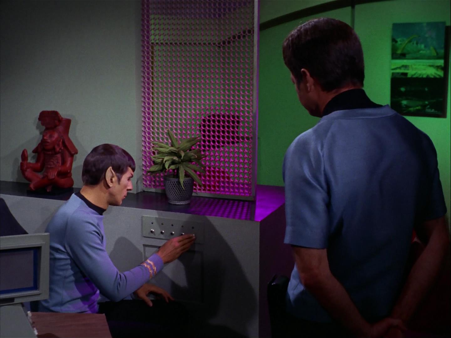 ariane179254_StarTrek_3x09_TheTholianWeb_2122.jpg