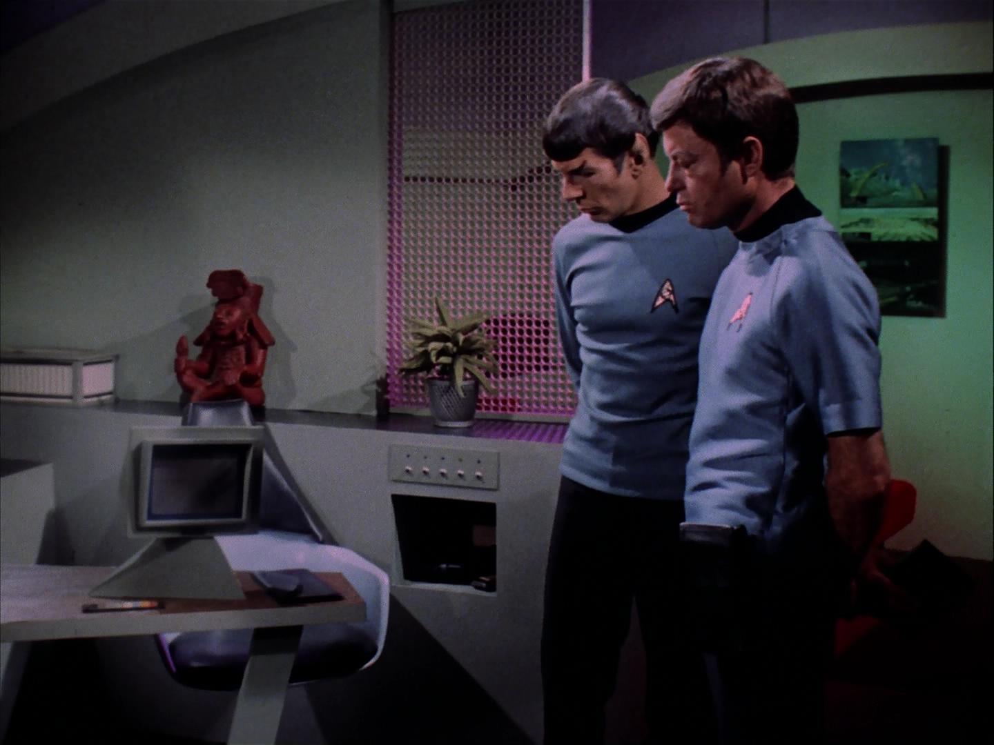 ariane179254_StarTrek_3x09_TheTholianWeb_2264.jpg