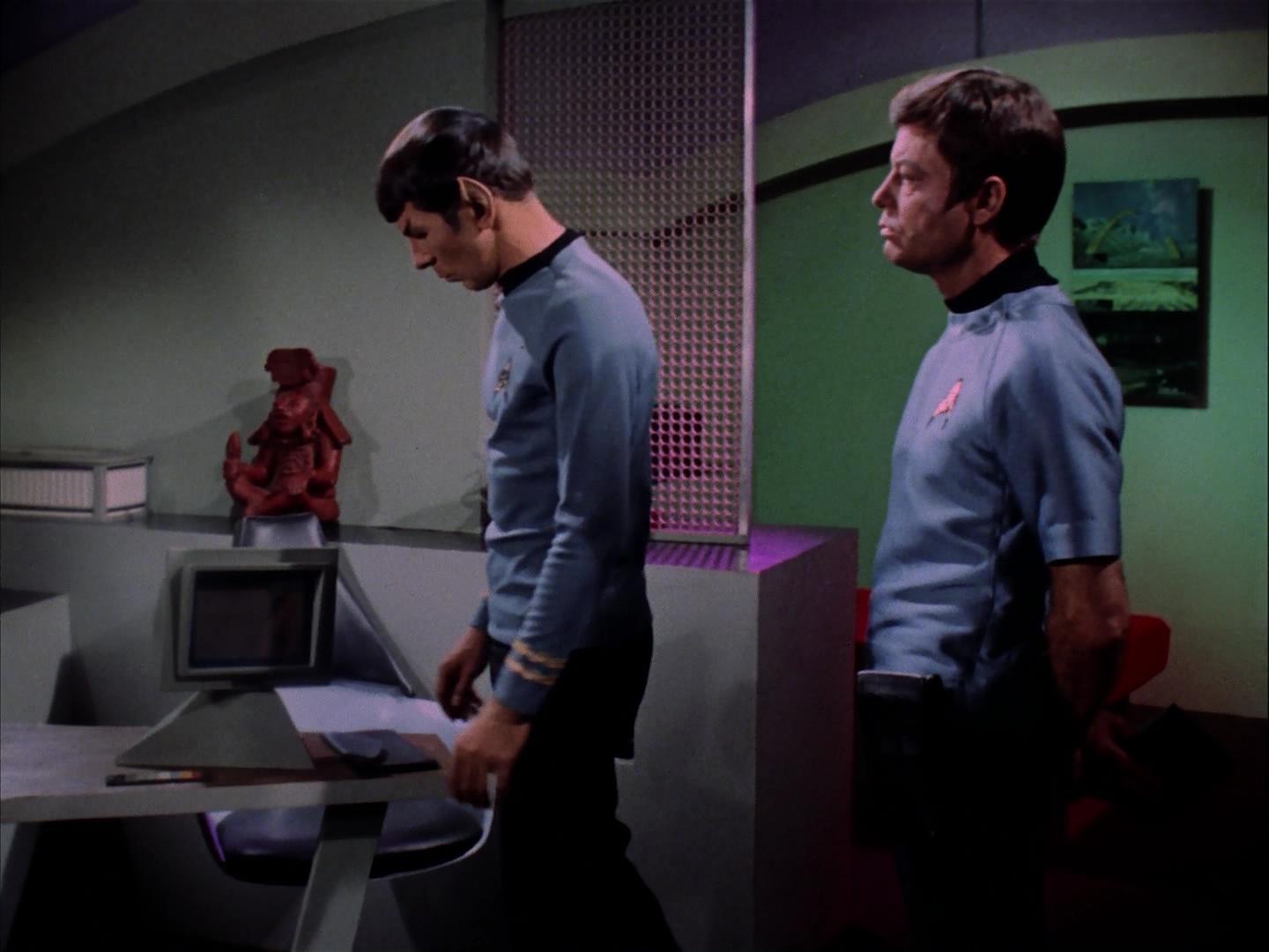 ariane179254_StarTrek_3x09_TheTholianWeb_2267.jpg