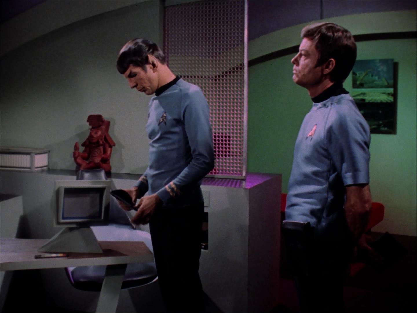 ariane179254_StarTrek_3x09_TheTholianWeb_2269.jpg