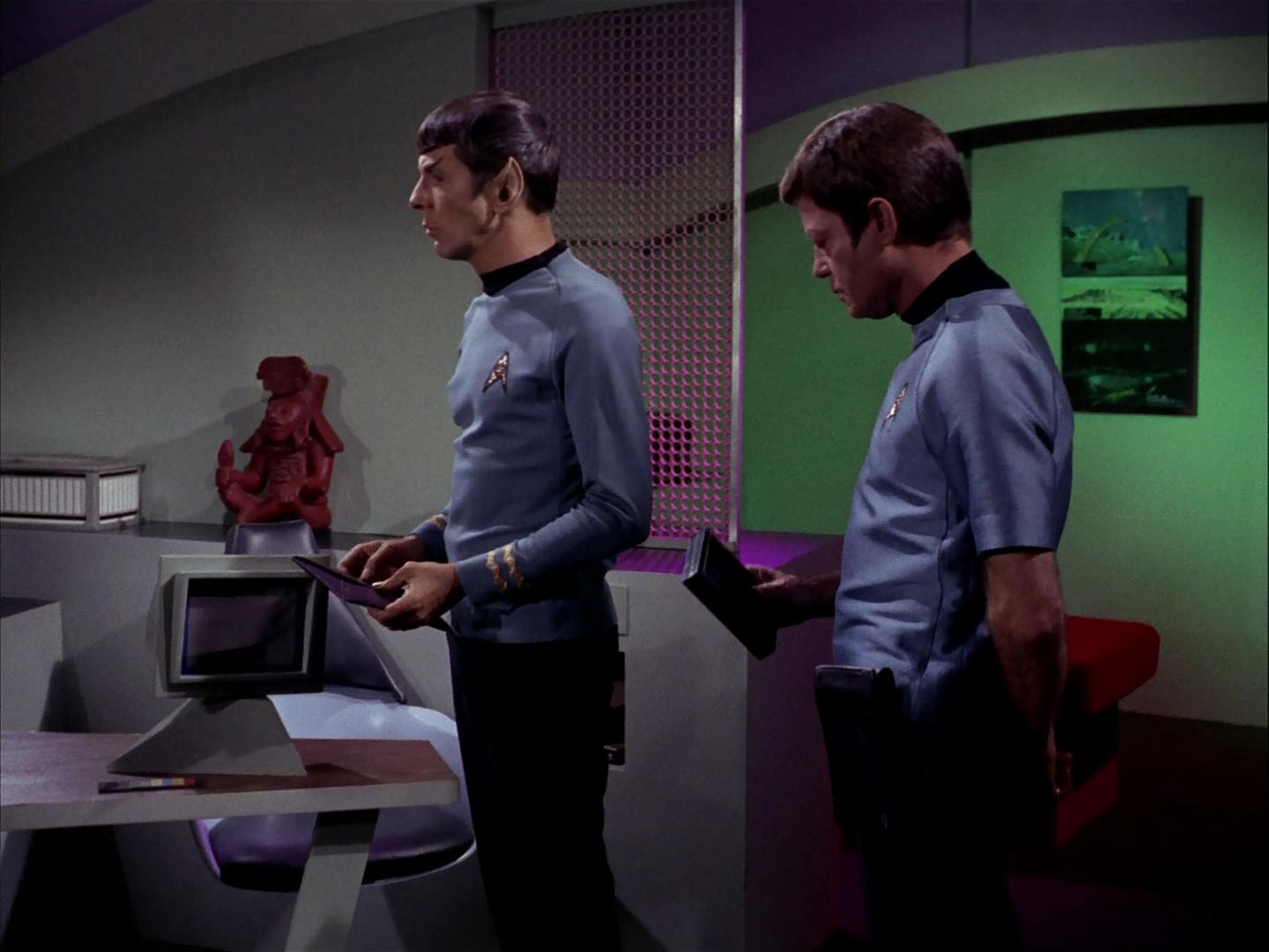 ariane179254_StarTrek_3x09_TheTholianWeb_2288.jpg