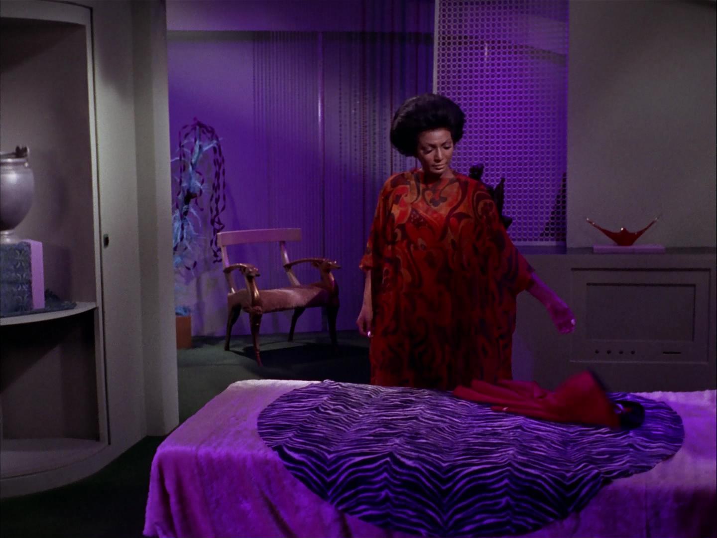 ariane179254_StarTrek_3x09_TheTholianWeb_2343.jpg