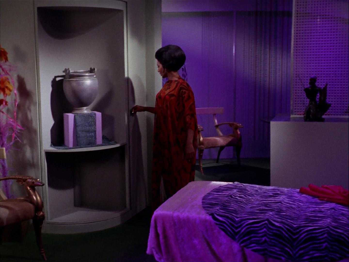 ariane179254_StarTrek_3x09_TheTholianWeb_2346.jpg