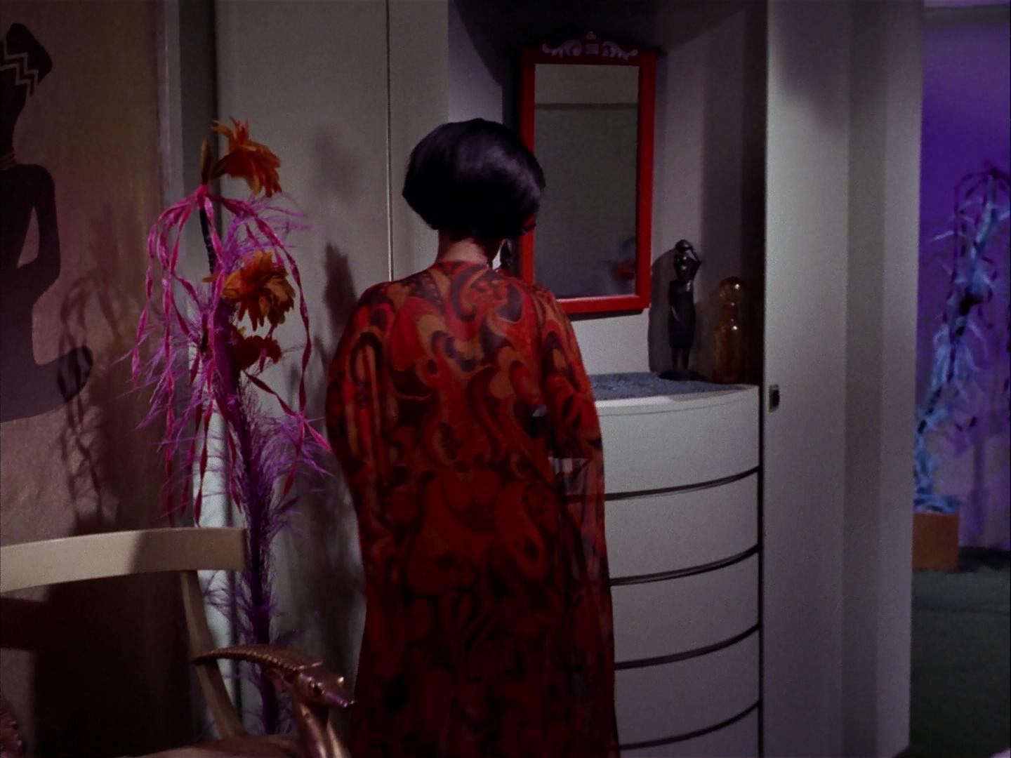 ariane179254_StarTrek_3x09_TheTholianWeb_2350.jpg