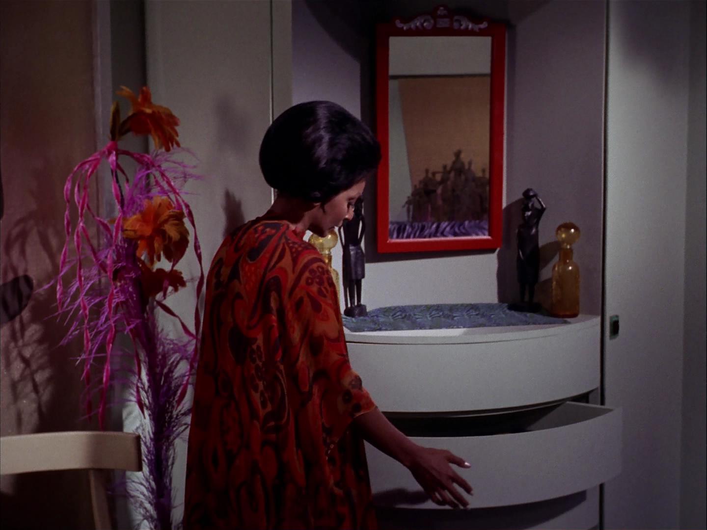 ariane179254_StarTrek_3x09_TheTholianWeb_2354.jpg