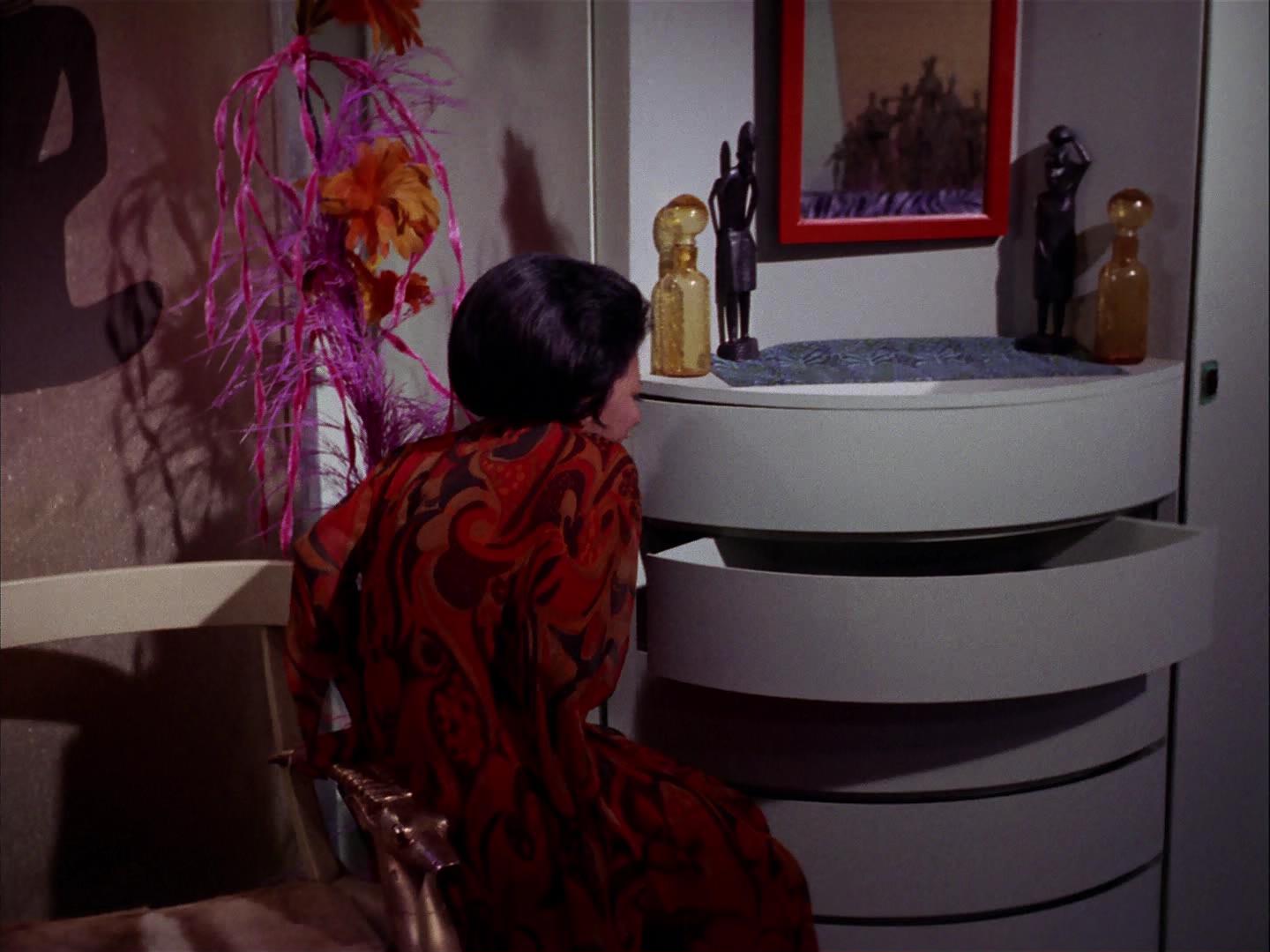 ariane179254_StarTrek_3x09_TheTholianWeb_2364.jpg