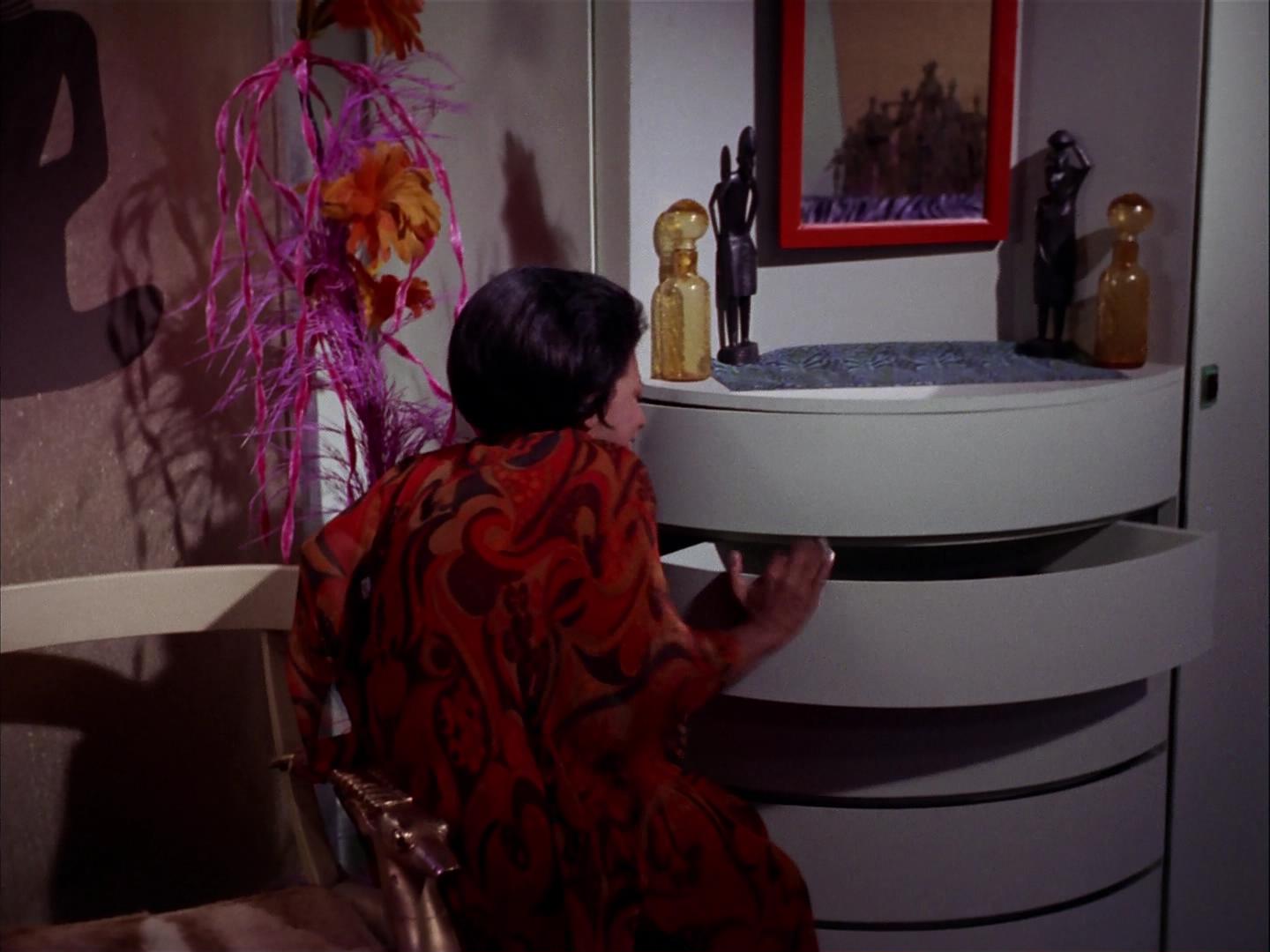 ariane179254_StarTrek_3x09_TheTholianWeb_2365.jpg
