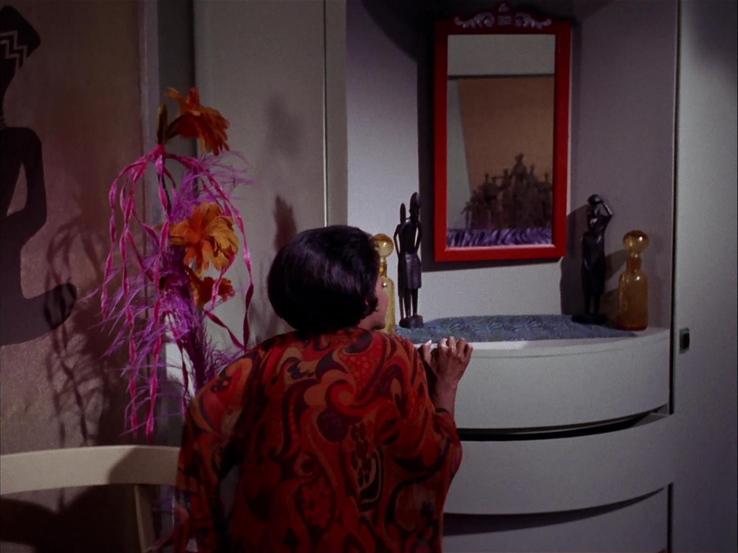 ariane179254_StarTrek_3x09_TheTholianWeb_2368.jpg