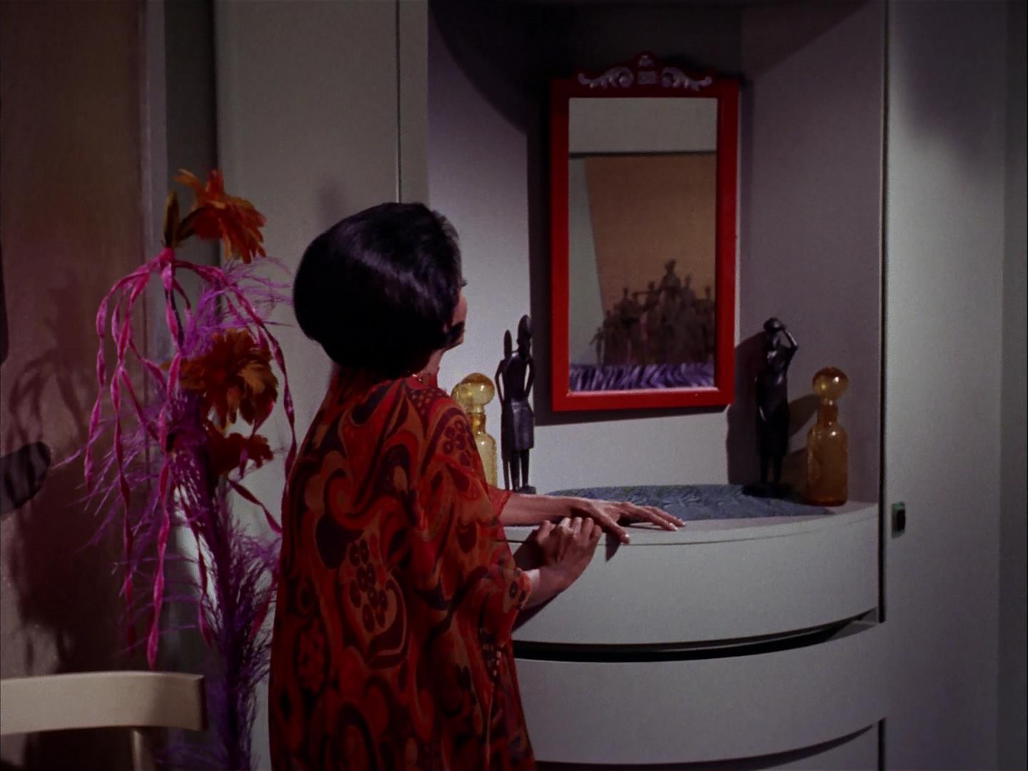 ariane179254_StarTrek_3x09_TheTholianWeb_2387.jpg