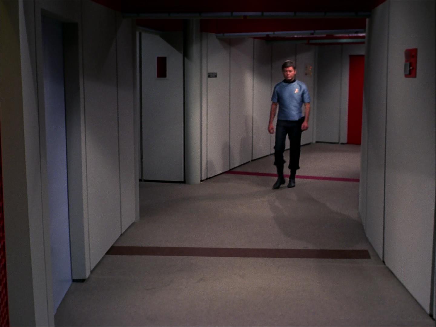 ariane179254_StarTrek_3x09_TheTholianWeb_2396.jpg