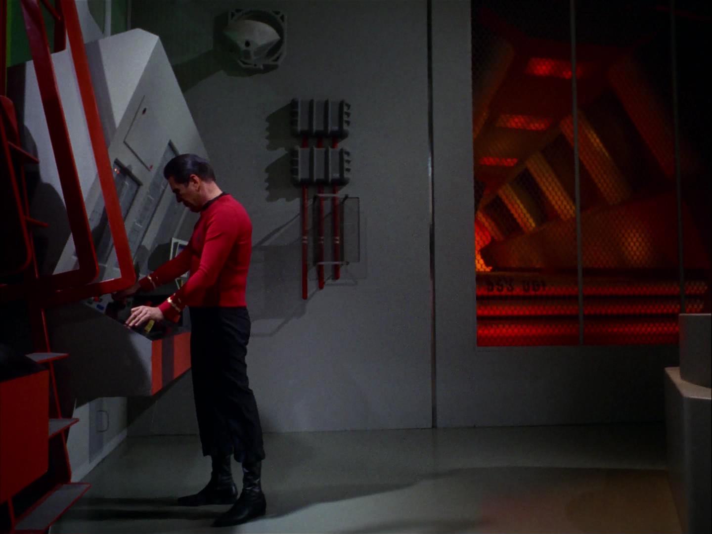 ariane179254_StarTrek_3x09_TheTholianWeb_2449.jpg