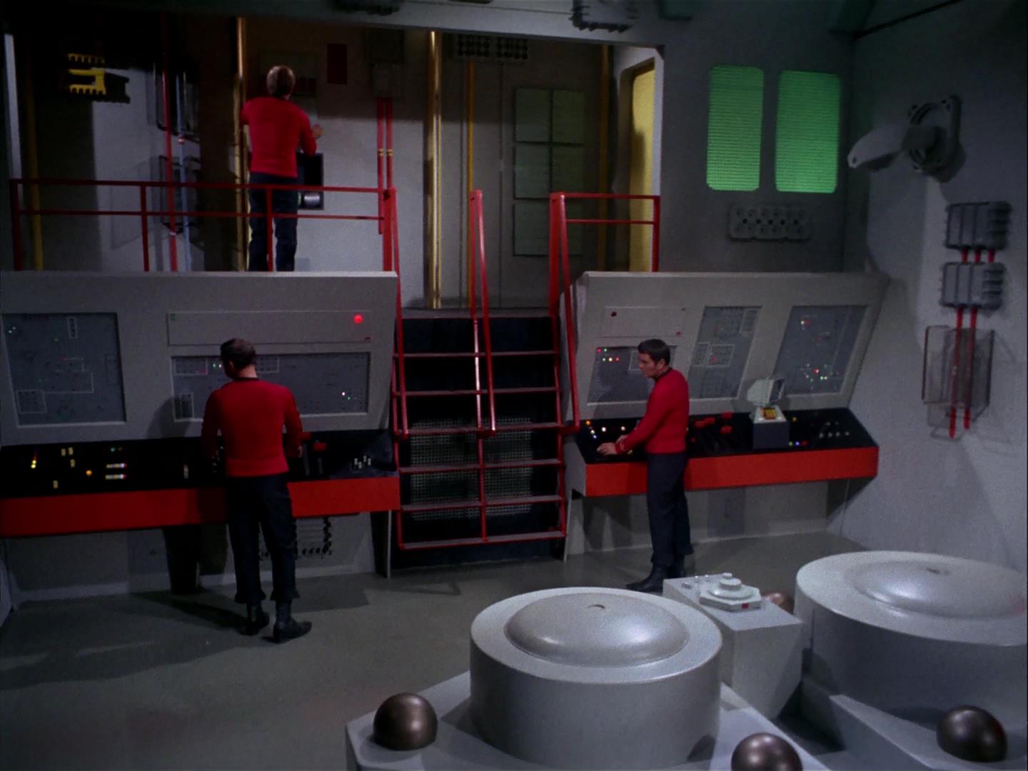 ariane179254_StarTrek_3x09_TheTholianWeb_2452.jpg