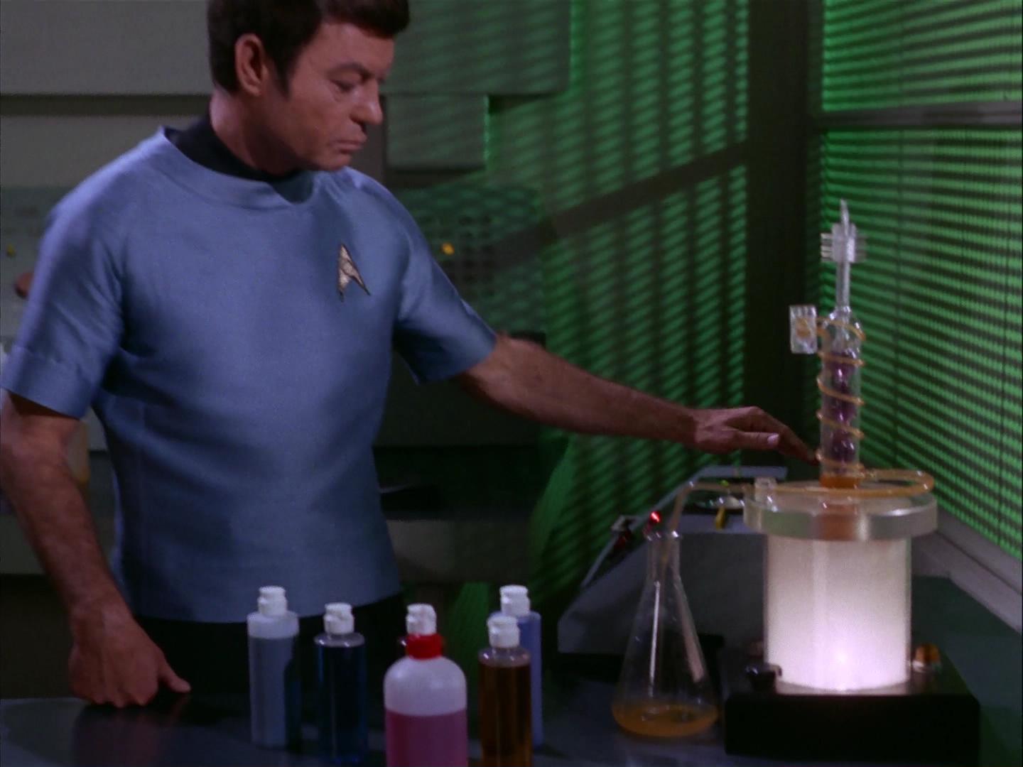 ariane179254_StarTrek_3x09_TheTholianWeb_2512.jpg