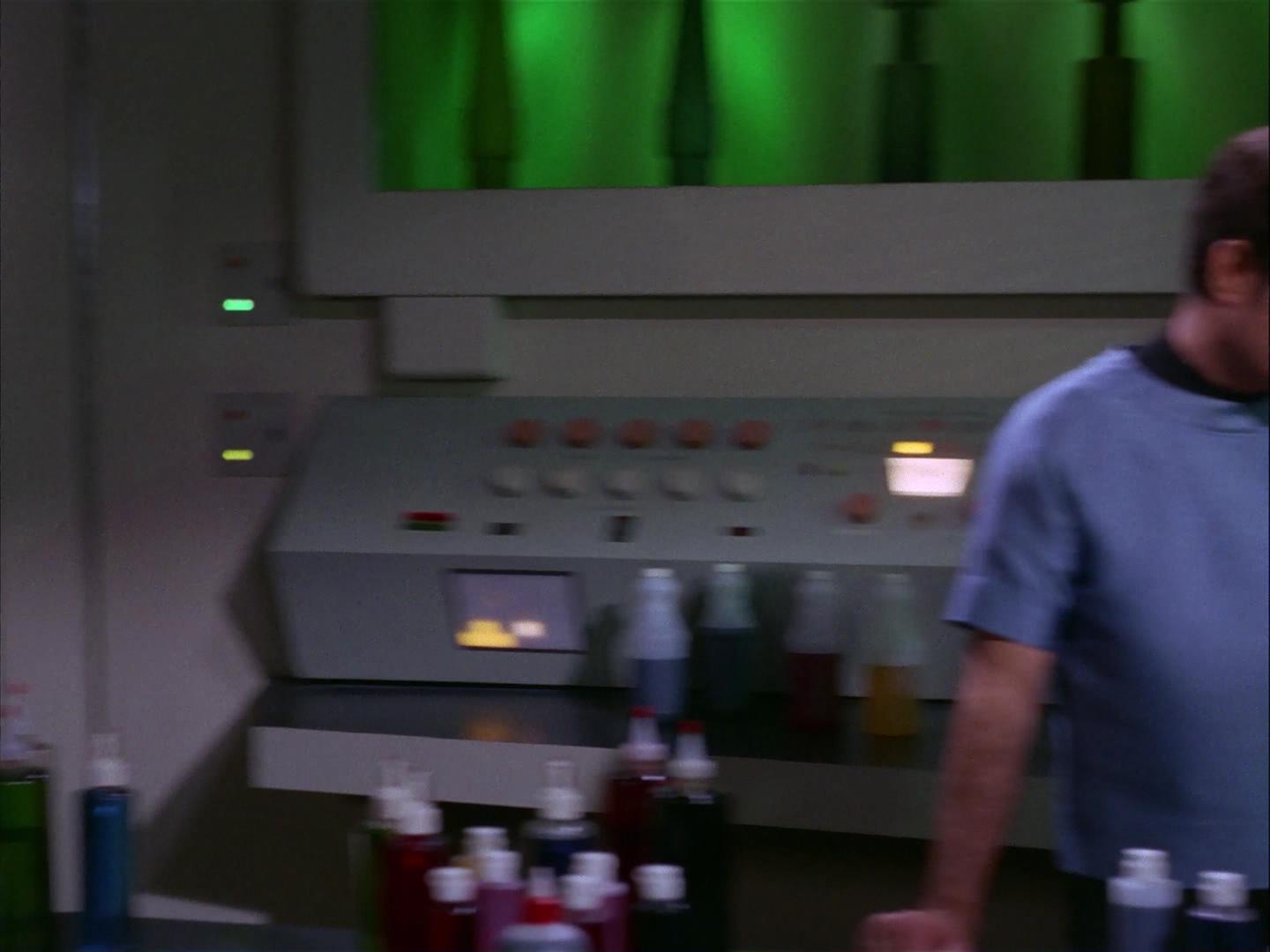 ariane179254_StarTrek_3x09_TheTholianWeb_2515.jpg