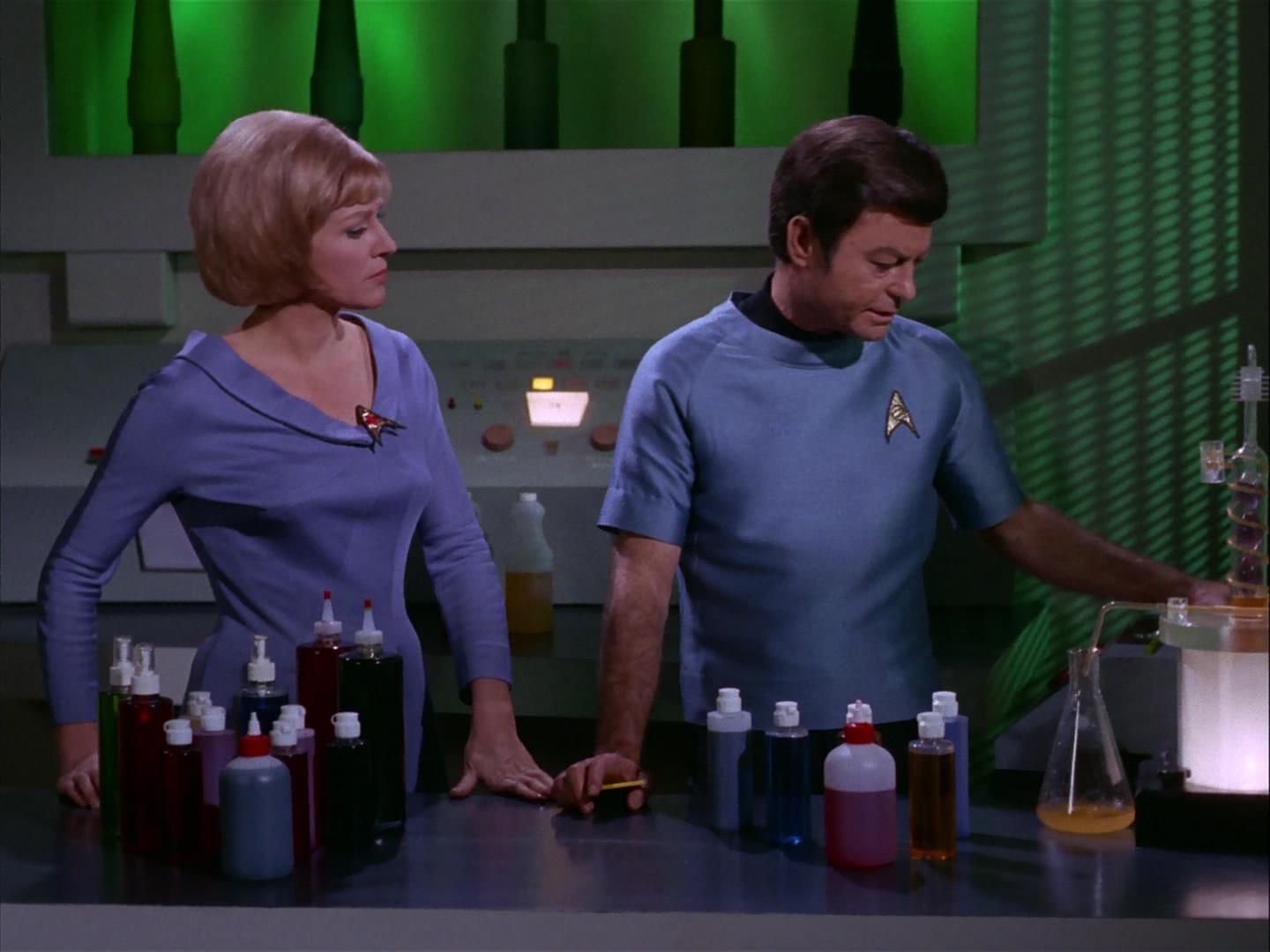 ariane179254_StarTrek_3x09_TheTholianWeb_2538.jpg