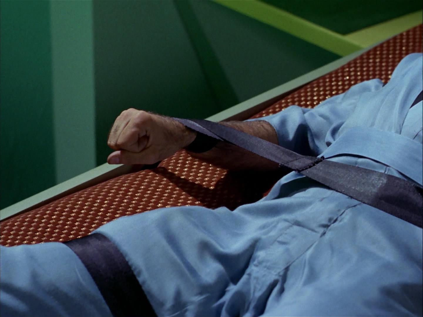 ariane179254_StarTrek_3x09_TheTholianWeb_2548.jpg
