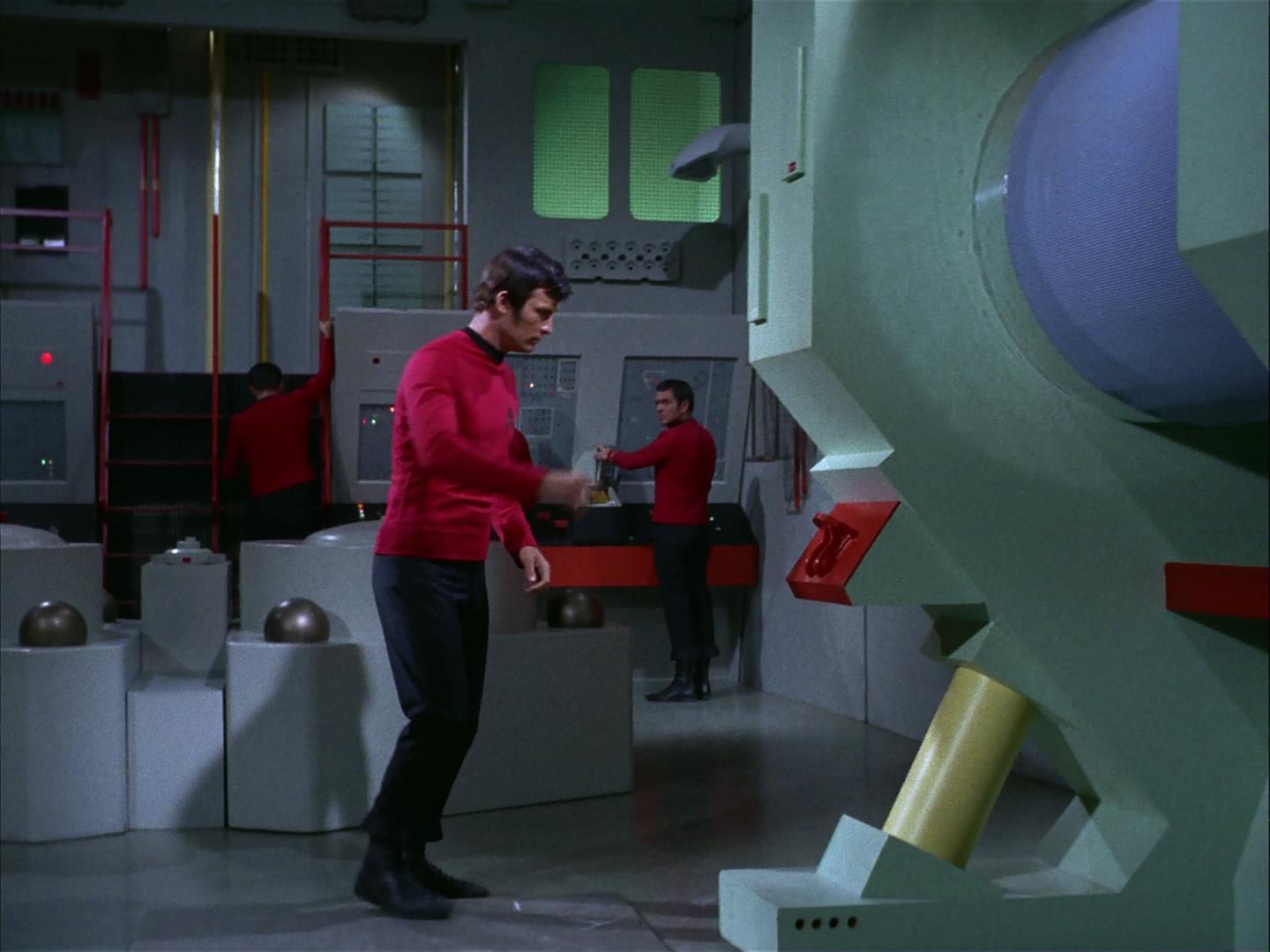 ariane179254_StarTrek_3x09_TheTholianWeb_2622.jpg