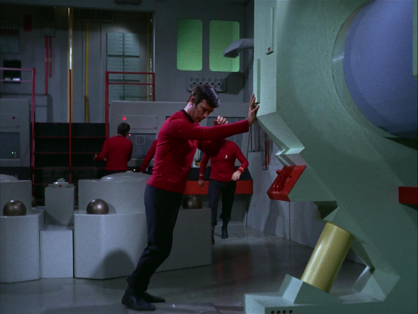 ariane179254_StarTrek_3x09_TheTholianWeb_2624.jpg