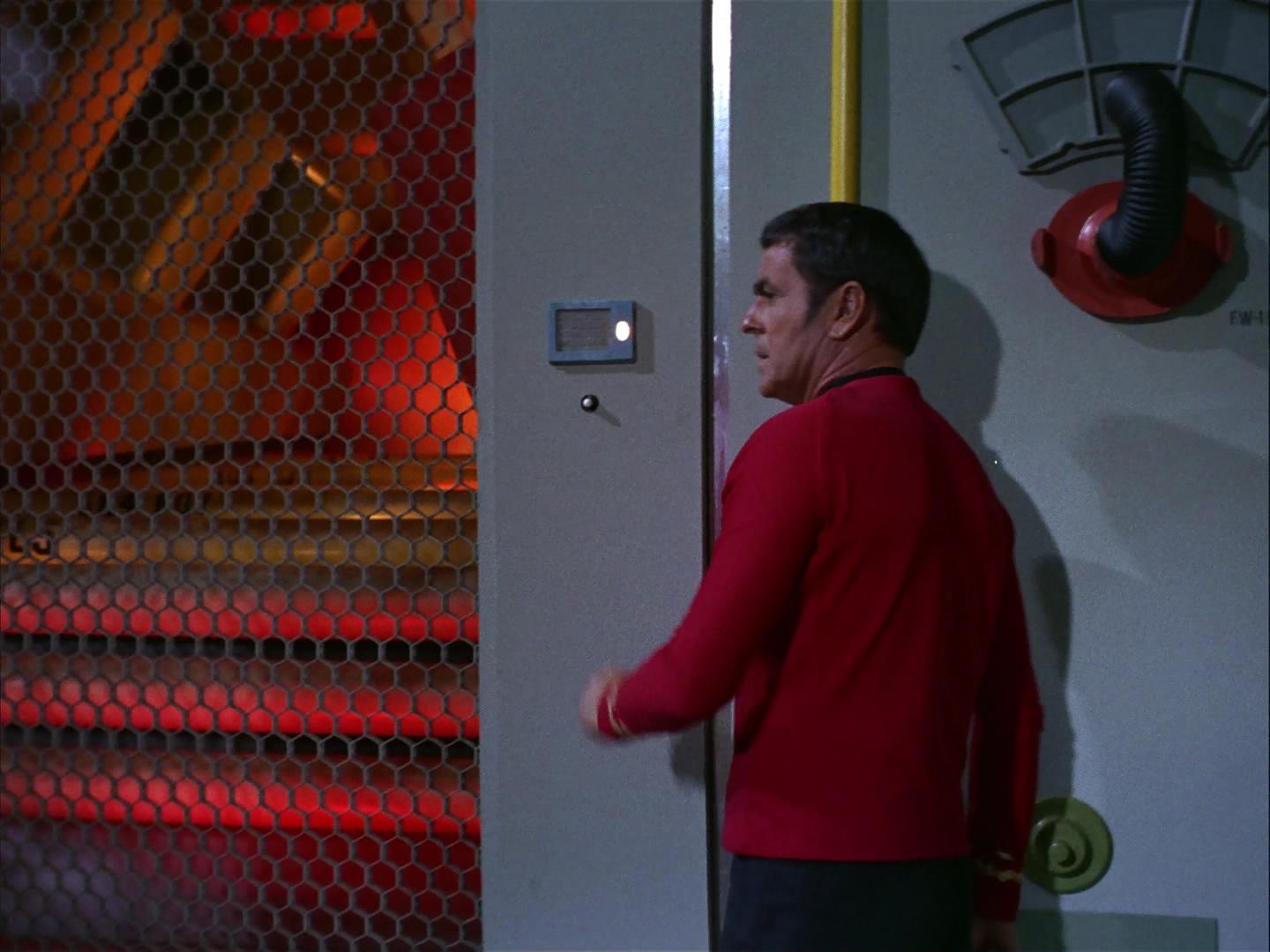 ariane179254_StarTrek_3x09_TheTholianWeb_2636.jpg