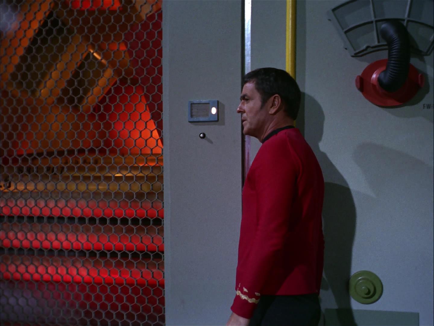 ariane179254_StarTrek_3x09_TheTholianWeb_2637.jpg