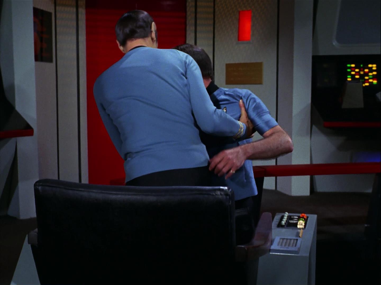 ariane179254_StarTrek_3x09_TheTholianWeb_2756.jpg