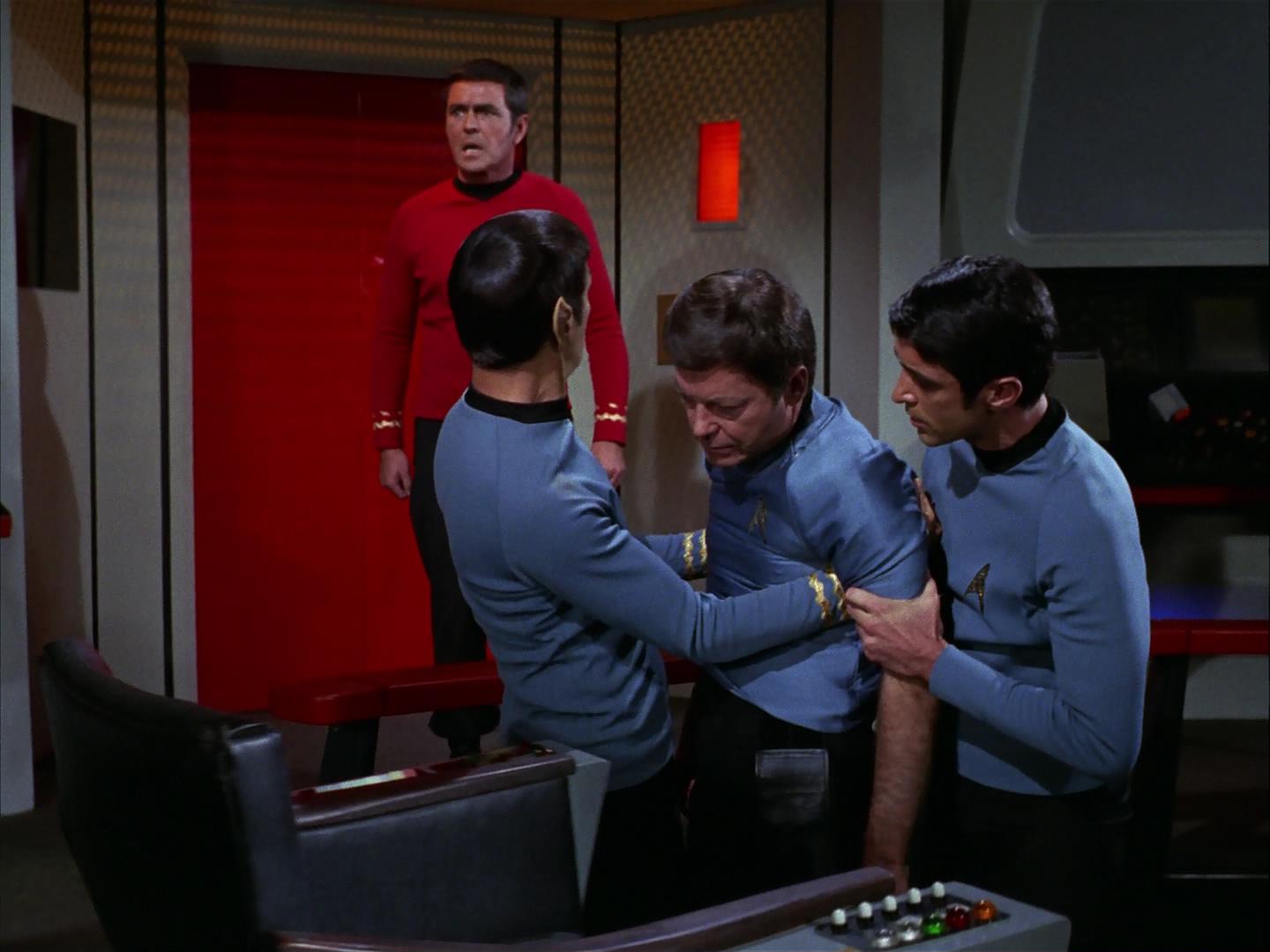 ariane179254_StarTrek_3x09_TheTholianWeb_2764.jpg