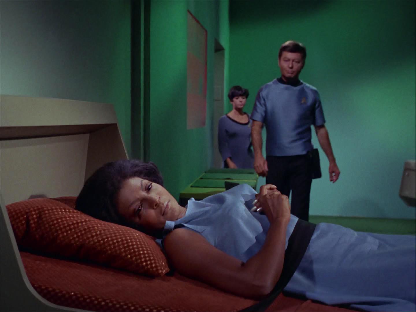 ariane179254_StarTrek_3x09_TheTholianWeb_2844.jpg