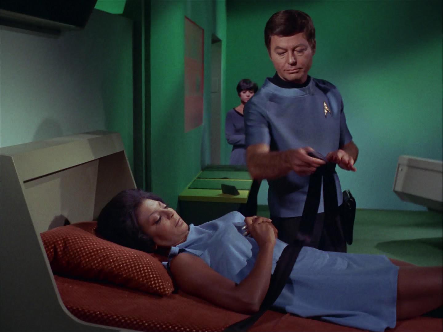 ariane179254_StarTrek_3x09_TheTholianWeb_2849.jpg