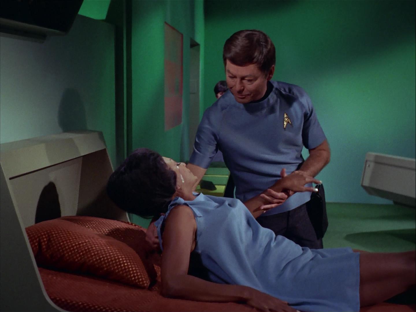 ariane179254_StarTrek_3x09_TheTholianWeb_2869.jpg