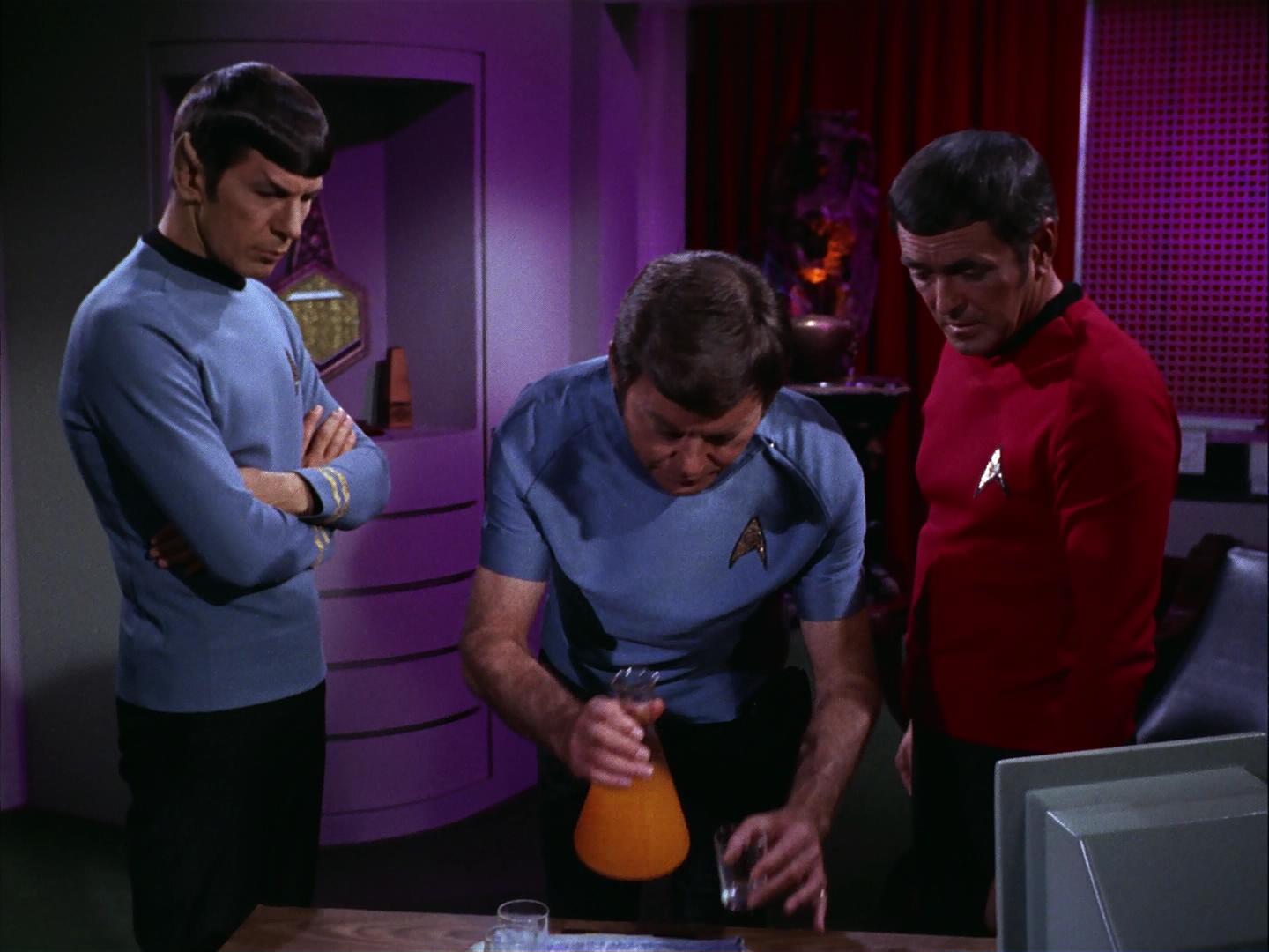 ariane179254_StarTrek_3x09_TheTholianWeb_2929.jpg