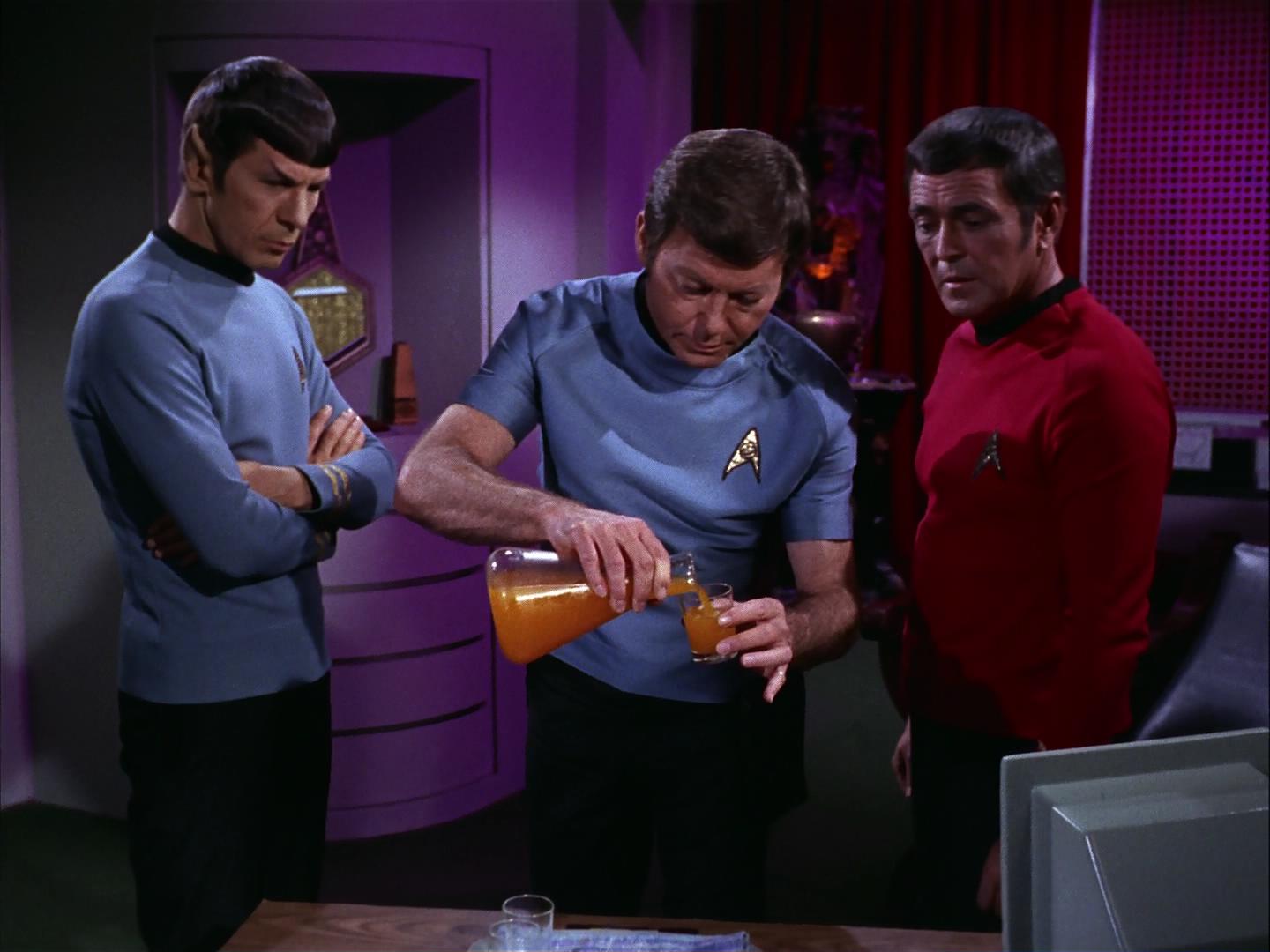 ariane179254_StarTrek_3x09_TheTholianWeb_2932.jpg