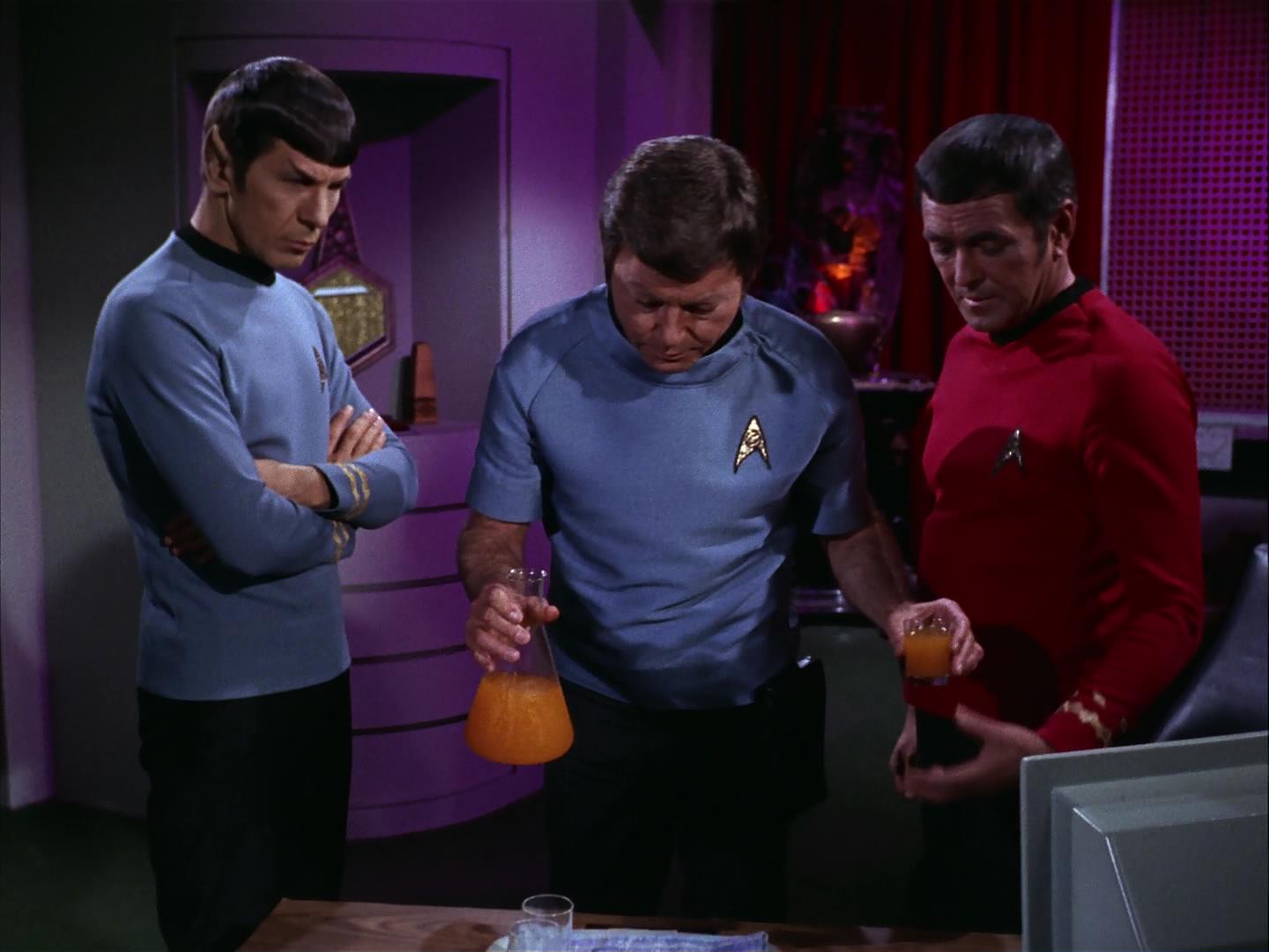 ariane179254_StarTrek_3x09_TheTholianWeb_2934.jpg