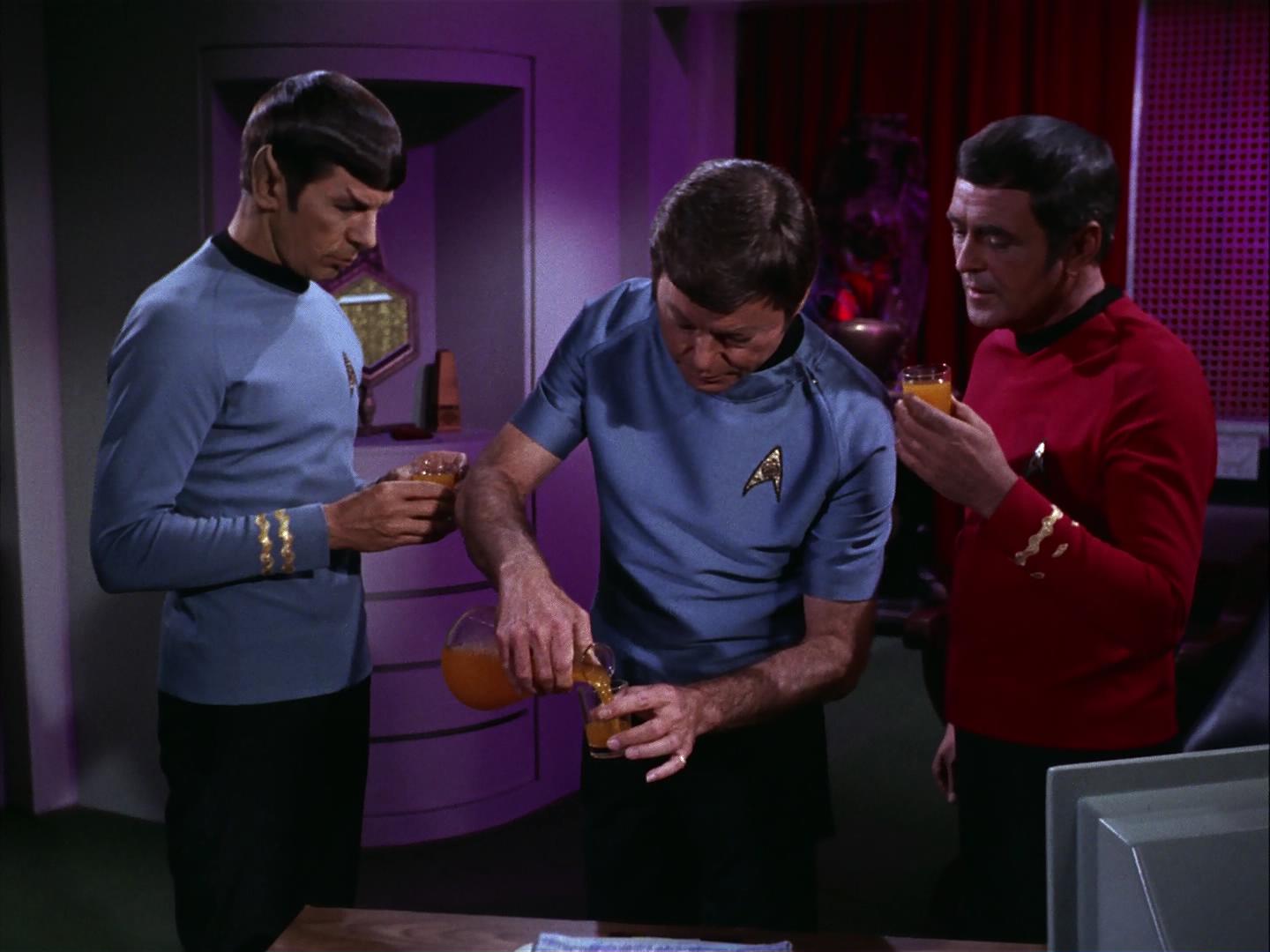 ariane179254_StarTrek_3x09_TheTholianWeb_2944.jpg