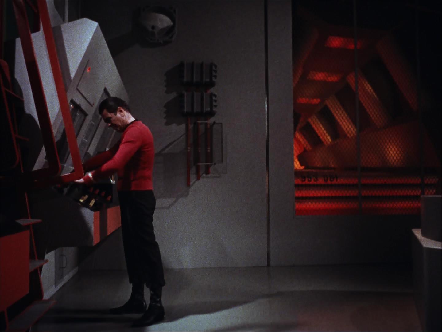 ariane179254_StarTrek_3x09_TheTholianWeb_3063.jpg